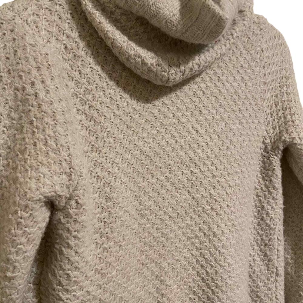 Abercrombie & Fitch Oversized Hooded Knit Cardigan Small | Light Oatmeal Color - Picture 3 of 6
